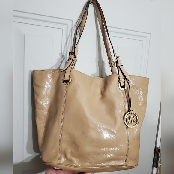 Michael Kors Jet Set Patent Leather Tote - Picture 1 of 8